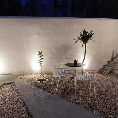 Patio Apartment Near Metro & Acropolis アテネ エクステリア 写真