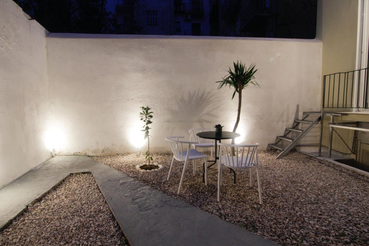Patio Apartment Near Metro & Acropolis アテネ エクステリア 写真