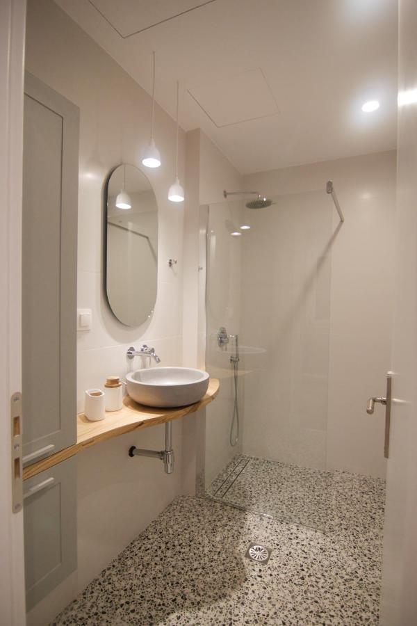 Patio Apartment Near Metro & Acropolis アテネ エクステリア 写真