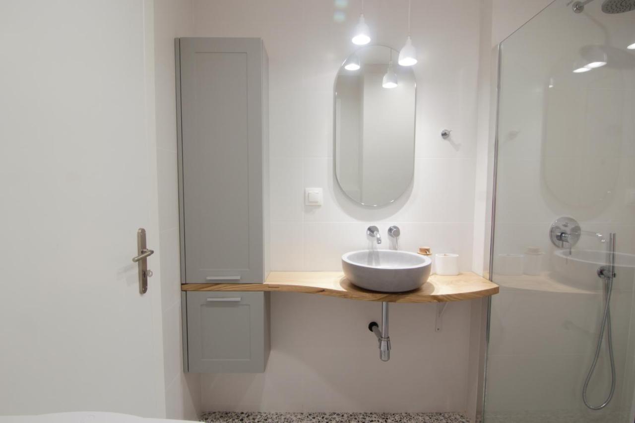 Patio Apartment Near Metro & Acropolis アテネ エクステリア 写真