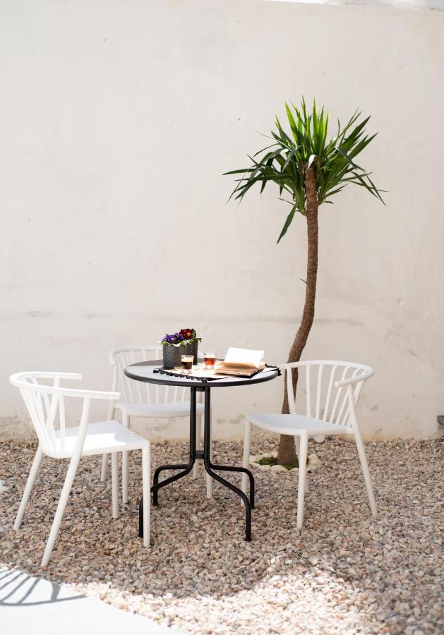 Patio Apartment Near Metro & Acropolis アテネ エクステリア 写真
