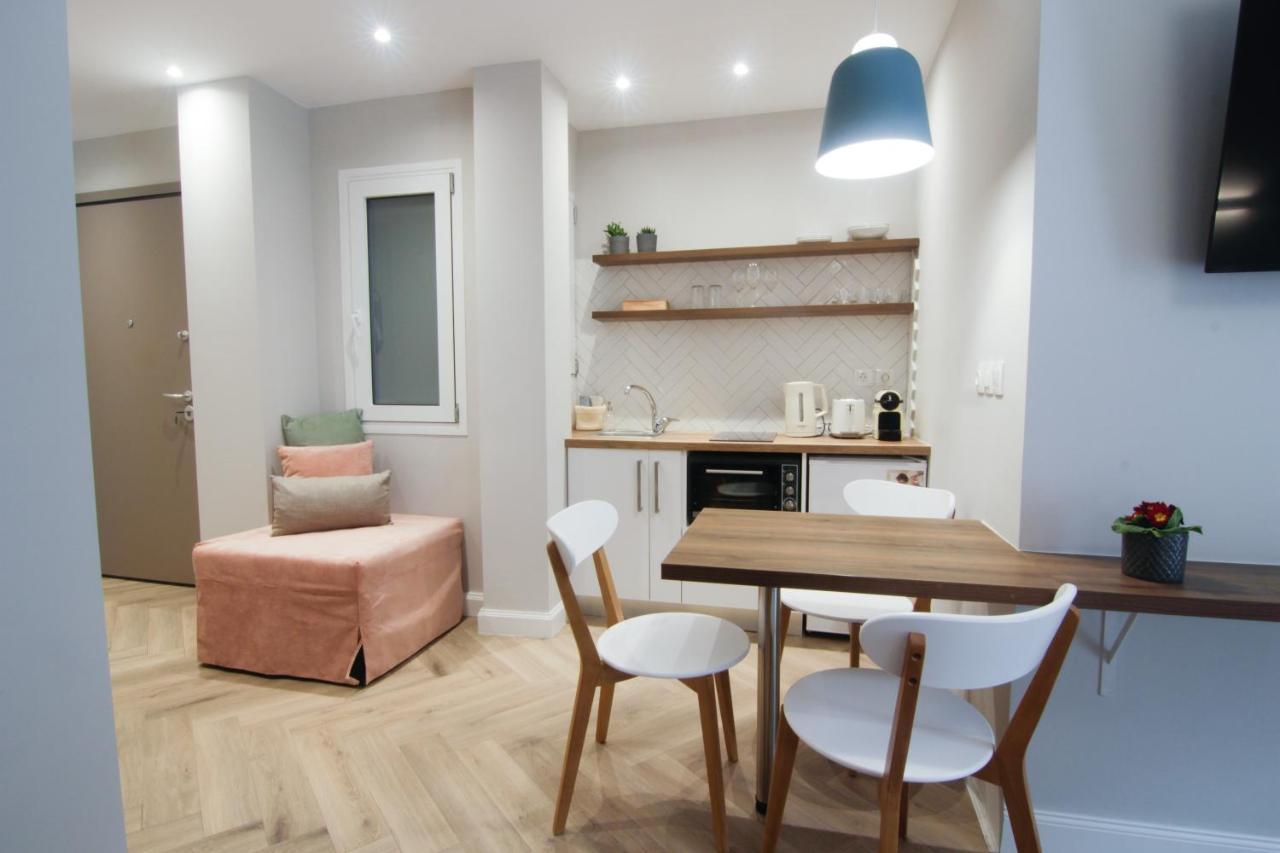 Patio Apartment Near Metro & Acropolis アテネ エクステリア 写真