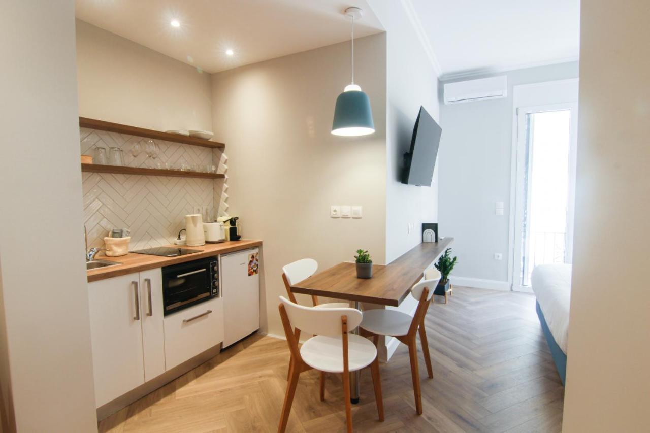 Patio Apartment Near Metro & Acropolis アテネ エクステリア 写真