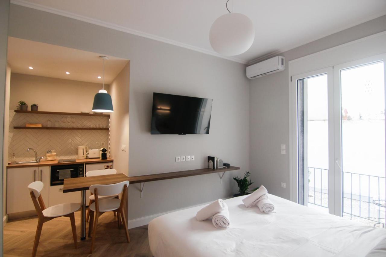 Patio Apartment Near Metro & Acropolis アテネ エクステリア 写真
