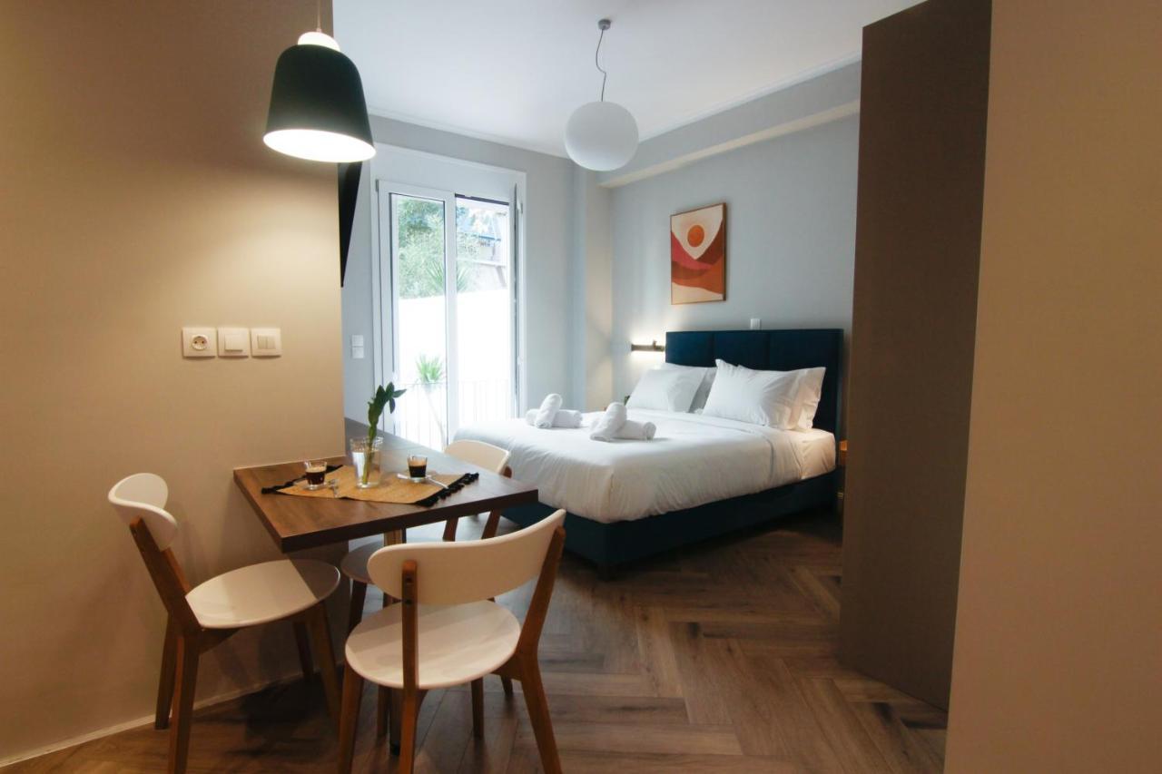 Patio Apartment Near Metro & Acropolis アテネ エクステリア 写真