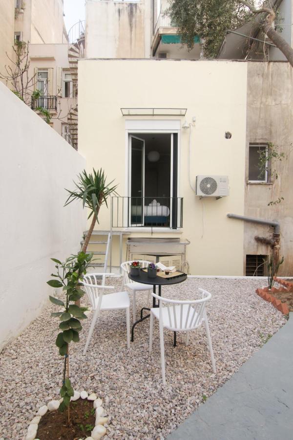 Patio Apartment Near Metro & Acropolis アテネ エクステリア 写真