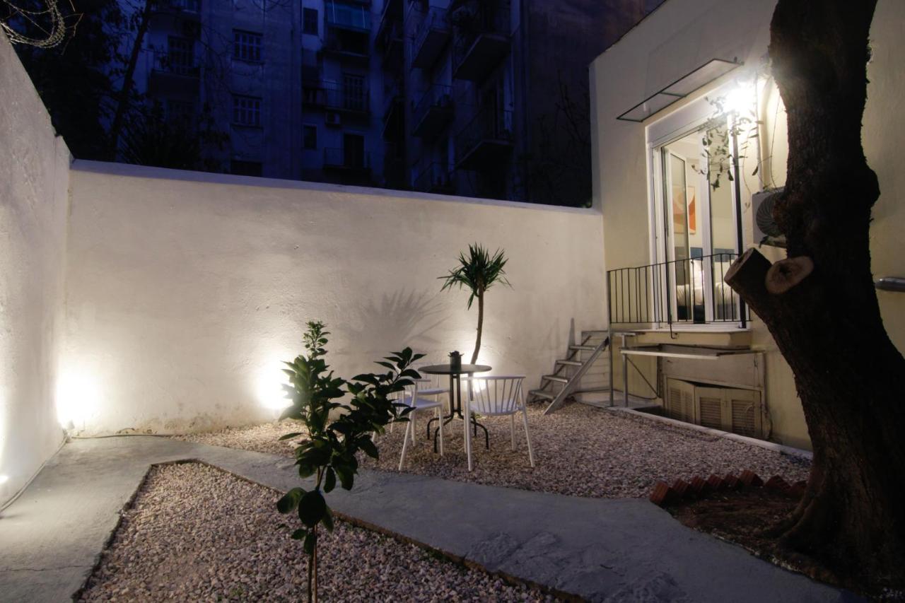 Patio Apartment Near Metro & Acropolis アテネ エクステリア 写真